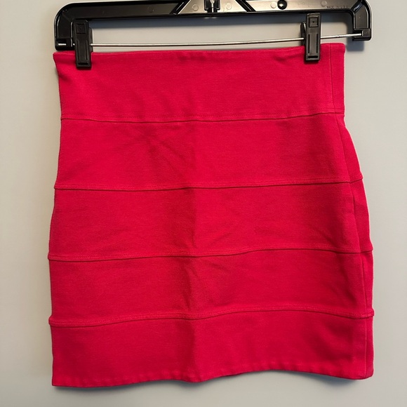 Cerise colour mini pencil skirt - Picture 1 of 3